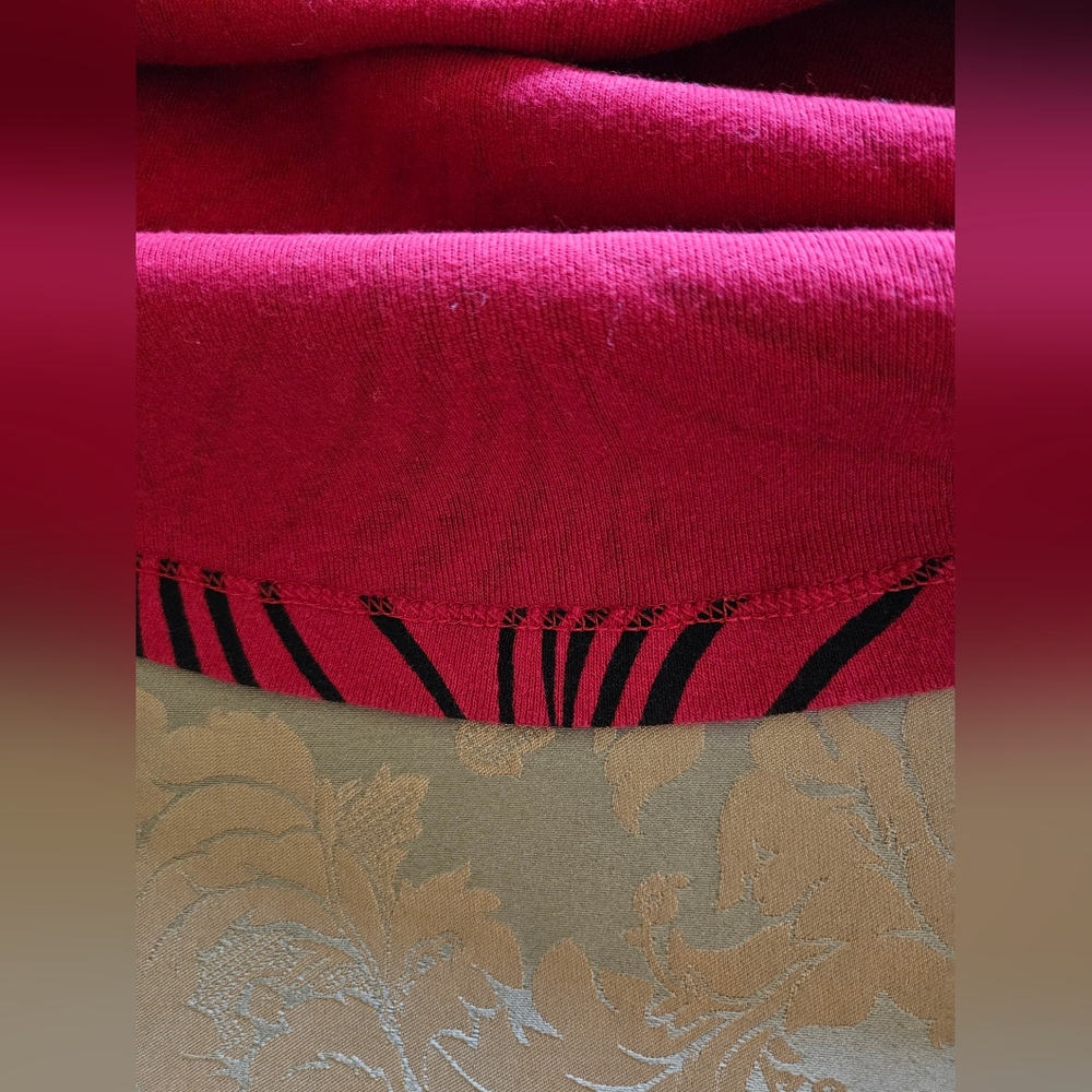 Nwot Chico's Basic Long Sleeve Patterned Tee Red/… - image 6